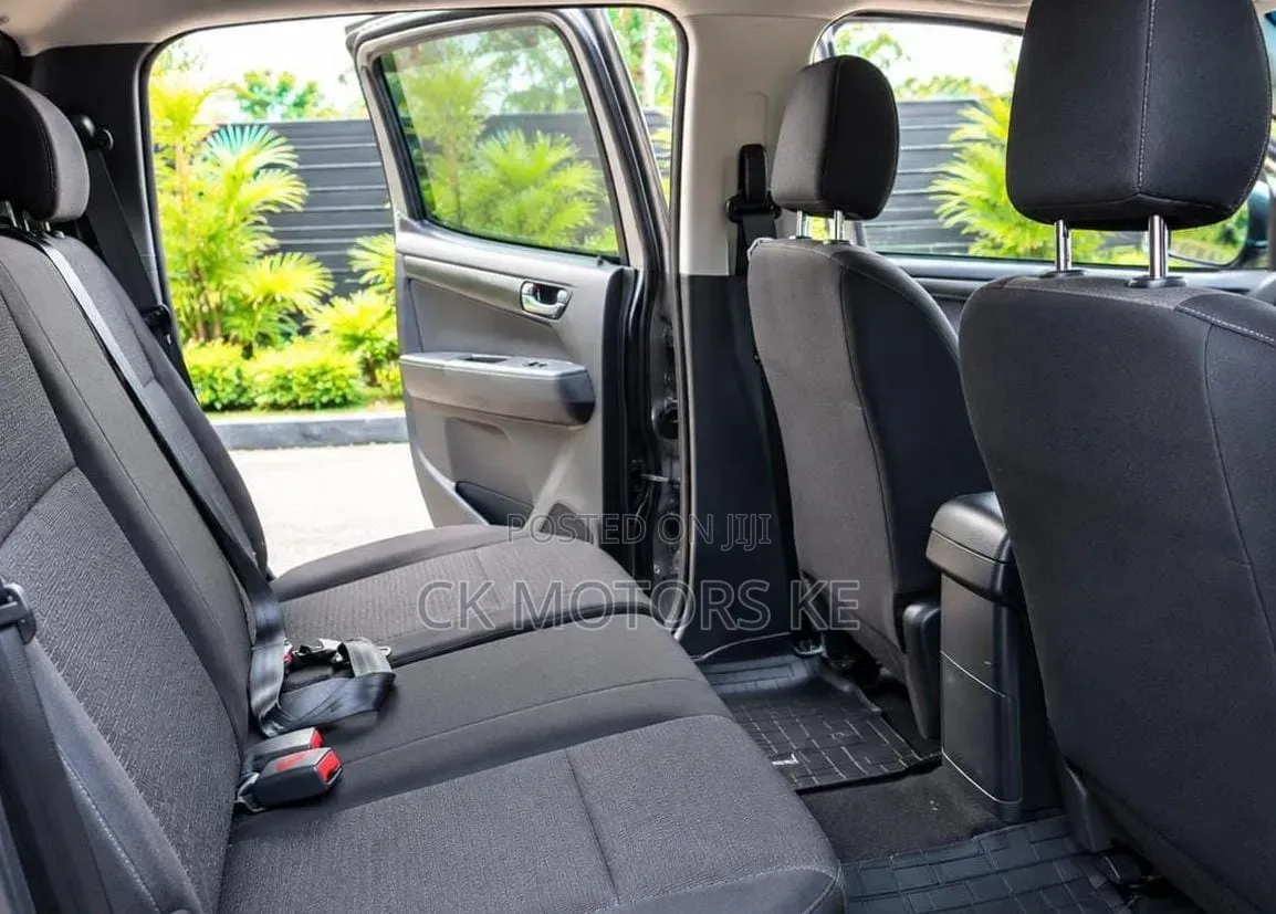 Isuzu D-MAX 2022 Gray