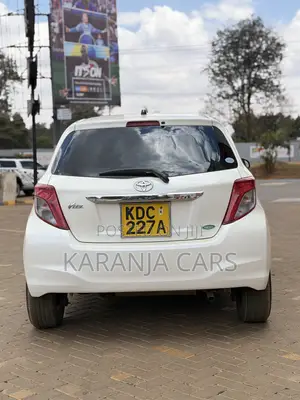 Toyota Vitz 1.3 FWD 5dr 2013 White