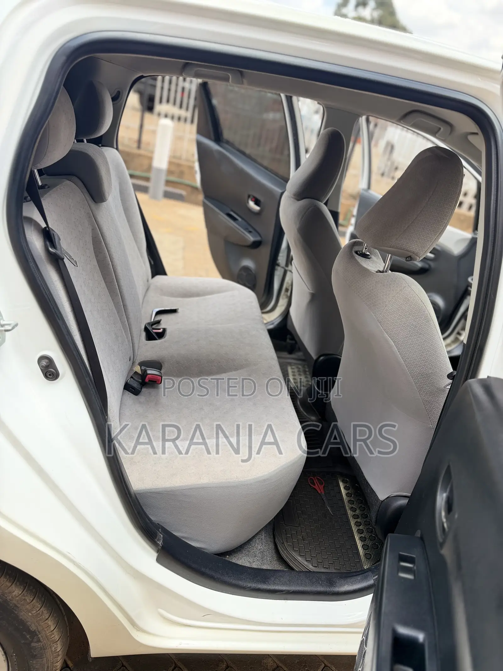 Toyota Vitz 1.3 FWD 5dr 2013 White