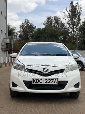 Toyota Vitz 1.3 FWD 5dr 2013 White