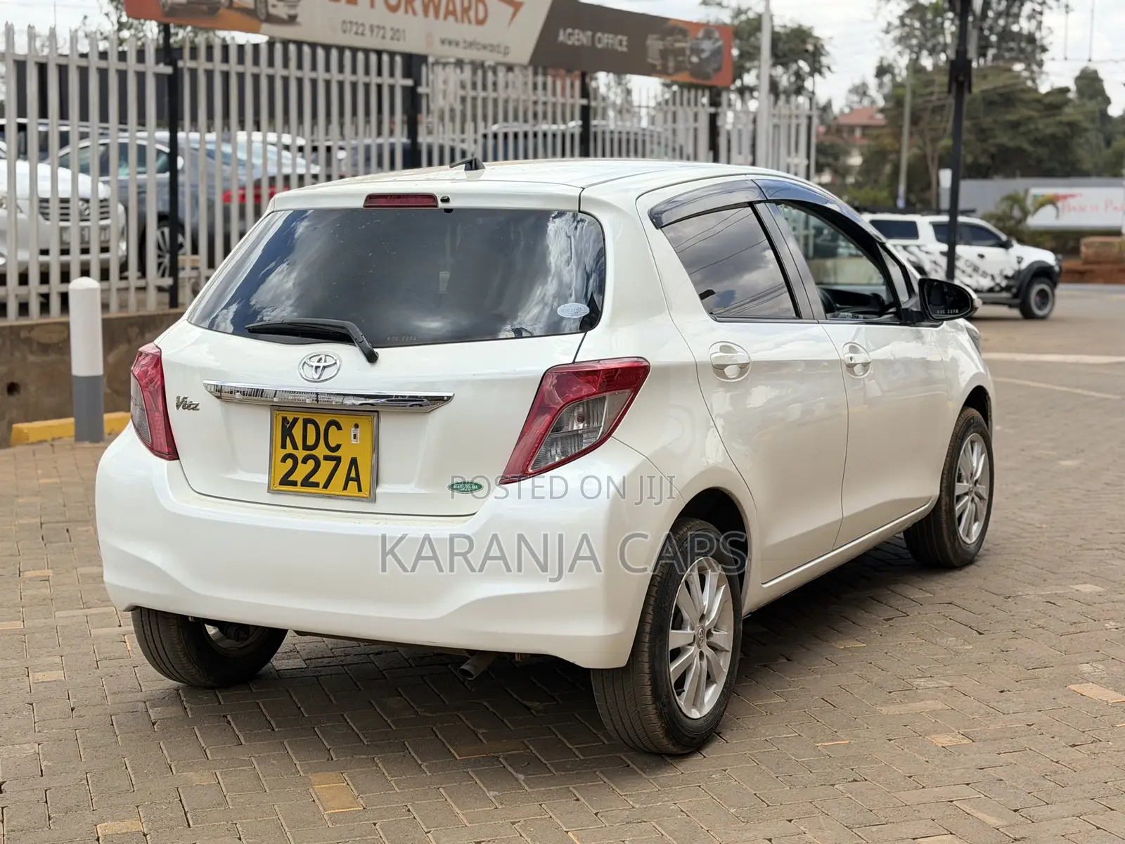 Toyota Vitz 1.3 FWD 5dr 2013 White