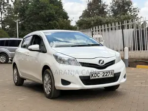 Toyota Vitz 1.3 FWD 5dr 2013 White