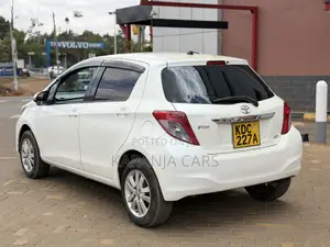Toyota Vitz 1.3 FWD 5dr 2013 White