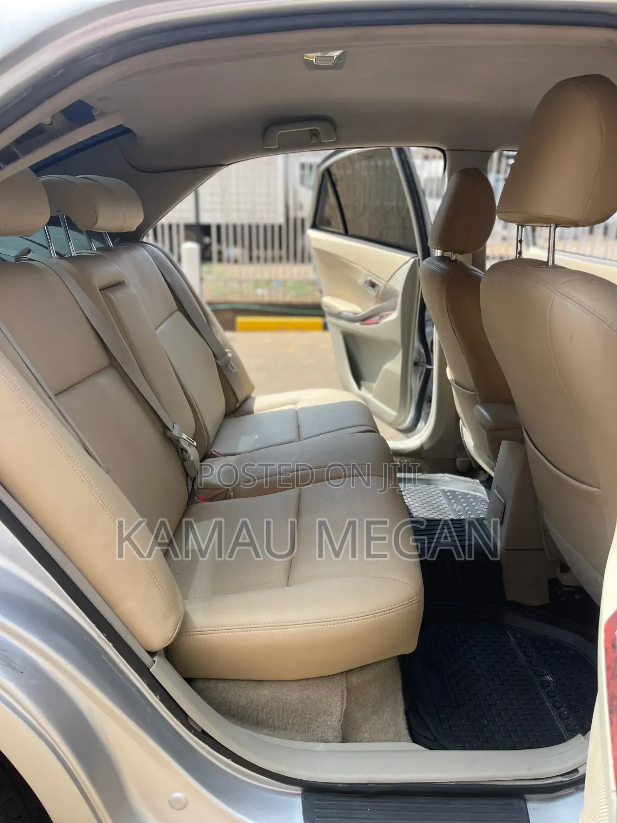 Toyota Premio 2012 Silver
