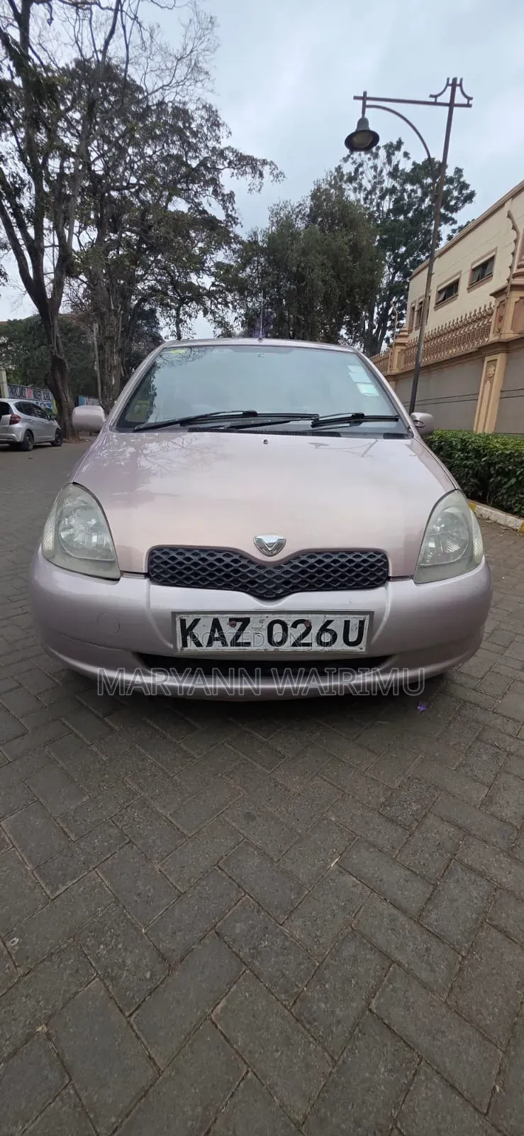 Toyota Vitz 2000 Pink