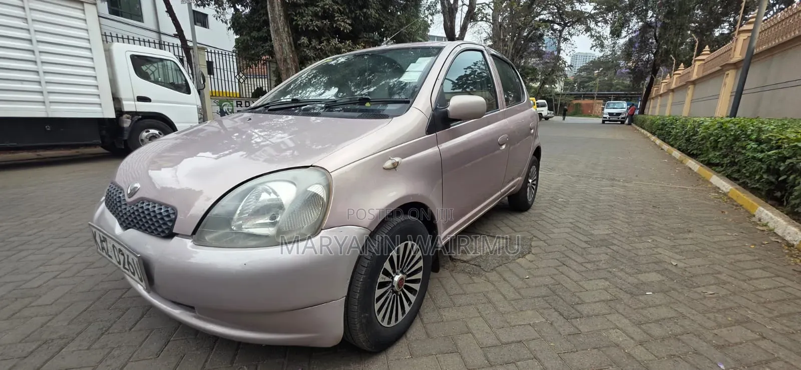 Toyota Vitz 2000 Pink