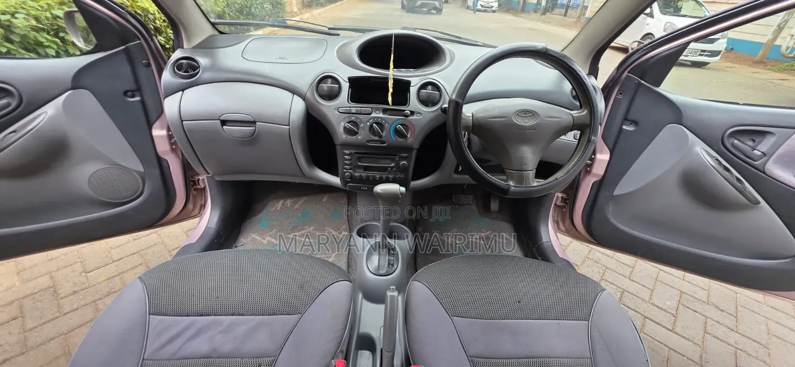 Toyota Vitz 2000 Pink