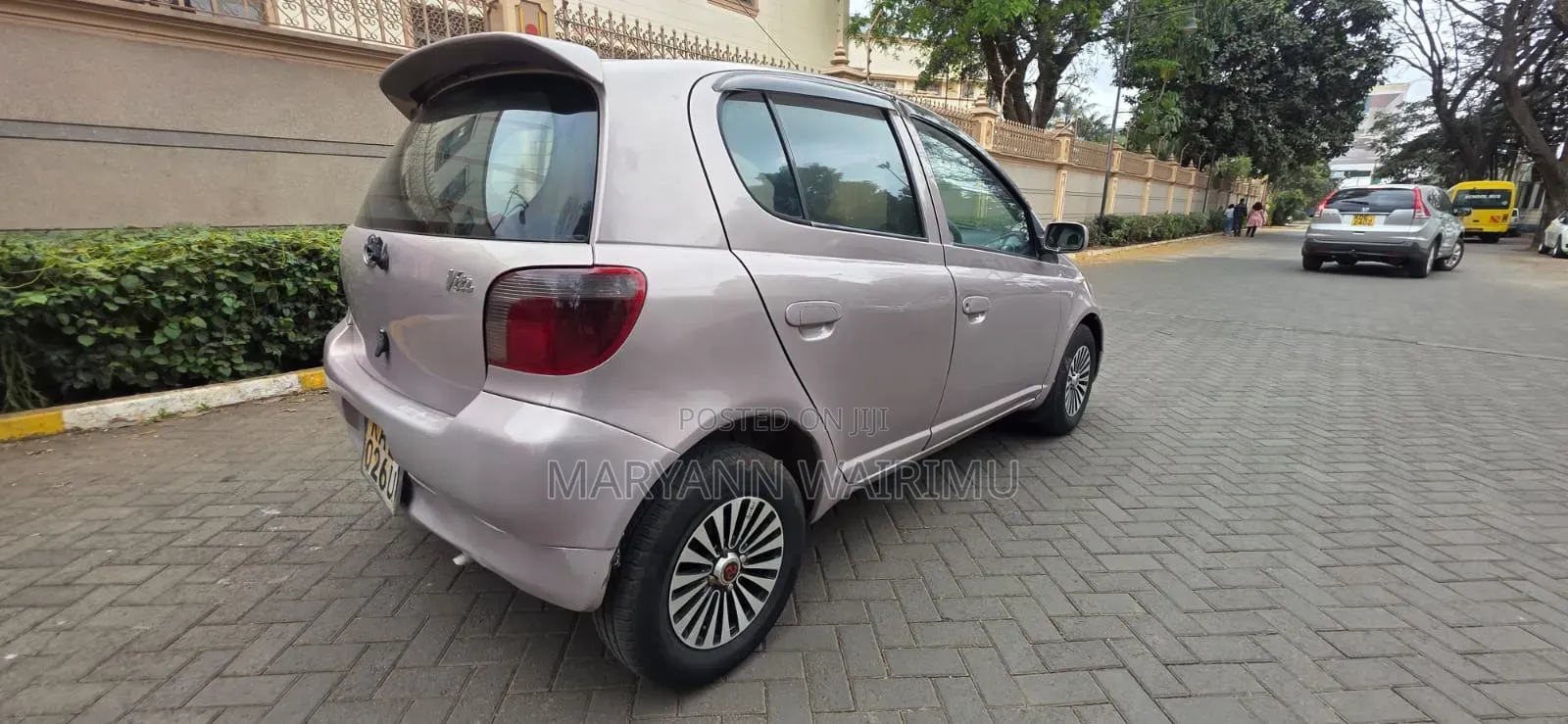 Toyota Vitz 2000 Pink