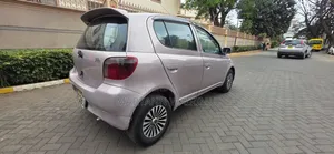 Toyota Vitz 2000 Pink