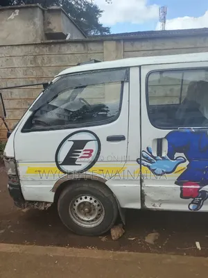 Toyota HiAce 2003 White