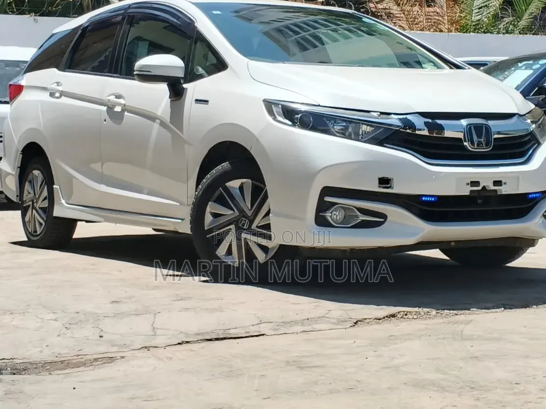 Honda Fit Shuttle 1.5 Hybrid 2WD 2019 White
