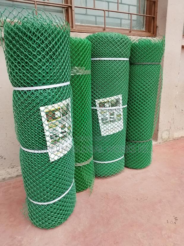 Chicken Plastic Mesh 1m by 25m