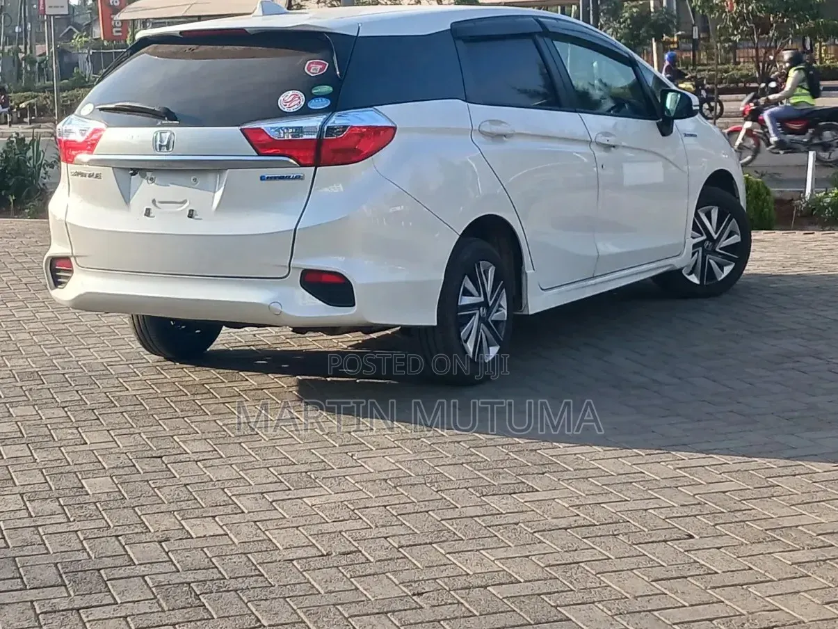 Honda Fit Shuttle 1.5 Hybrid 2WD 2019 White