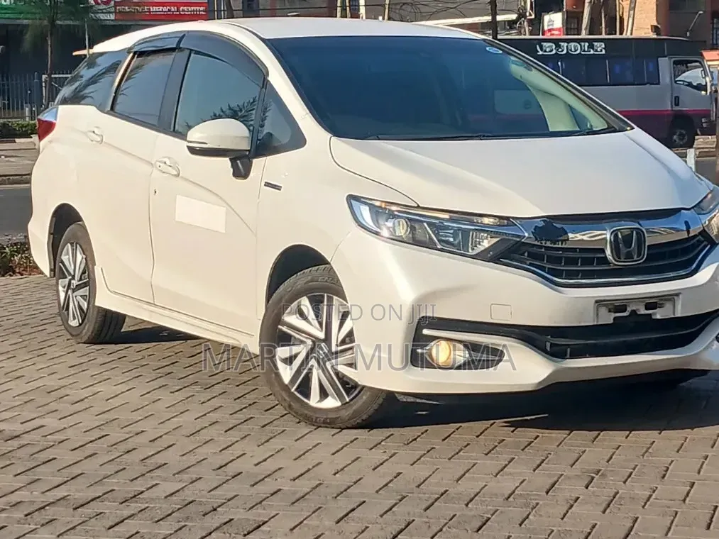 Honda Fit Shuttle 1.5 Hybrid 2WD 2019 White