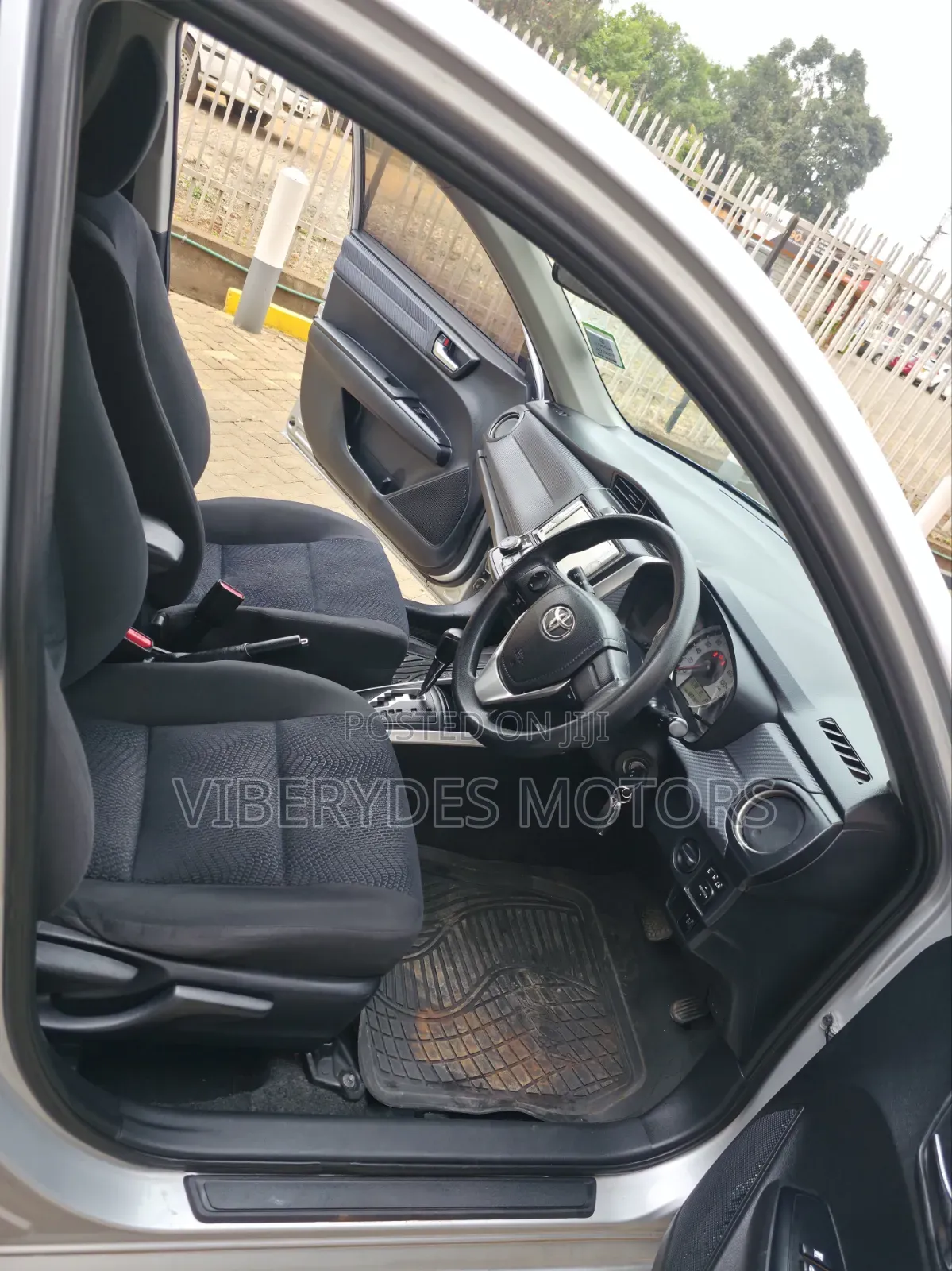 Toyota Corolla Fielder 2012 Silver