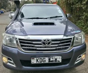 Toyota Hilux 2014 Gray