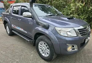 Toyota Hilux 2014 Gray