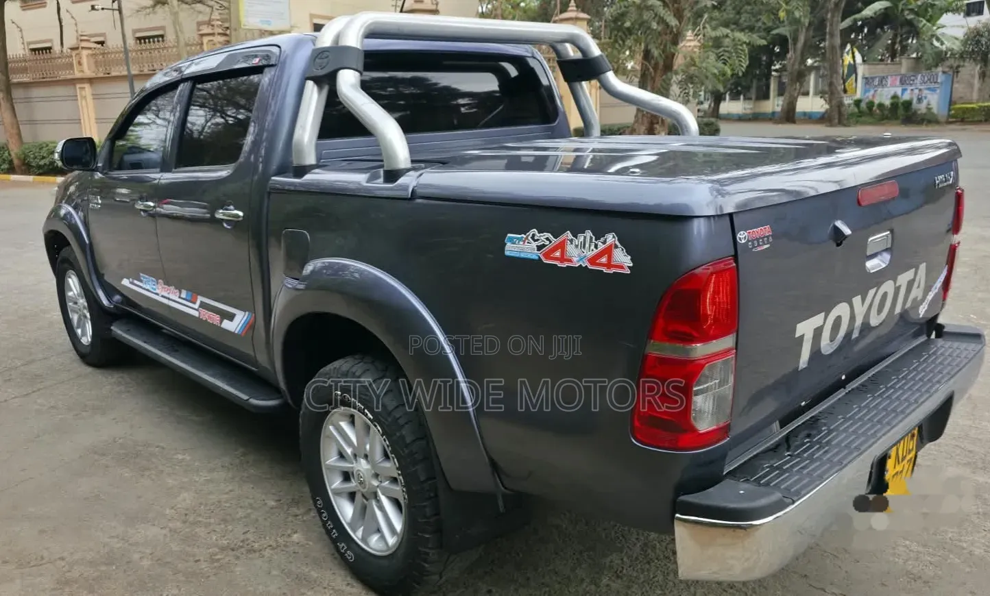 Toyota Hilux 2014 Gray
