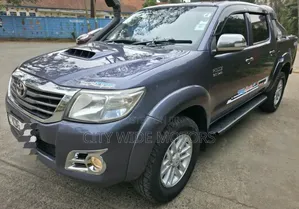 Toyota Hilux 2014 Gray