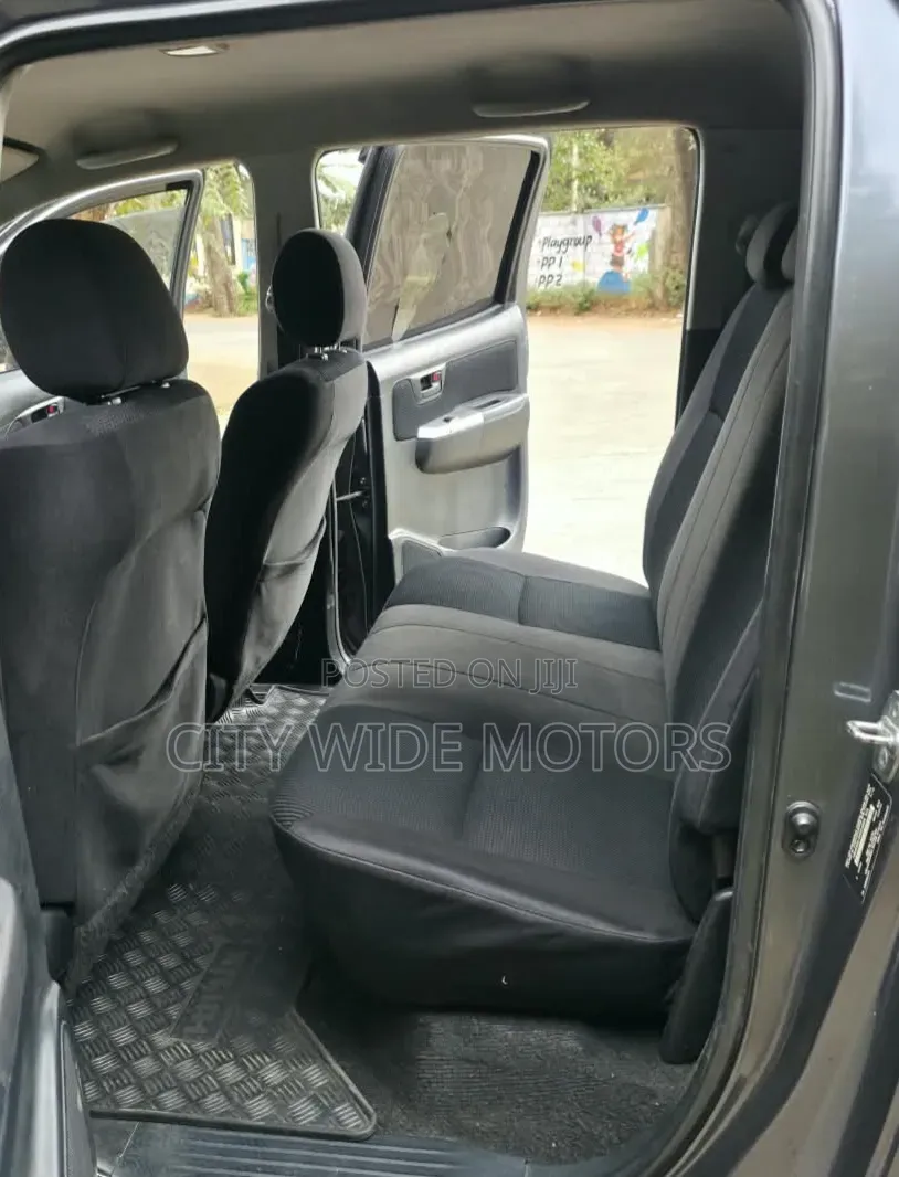 Toyota Hilux 2014 Gray