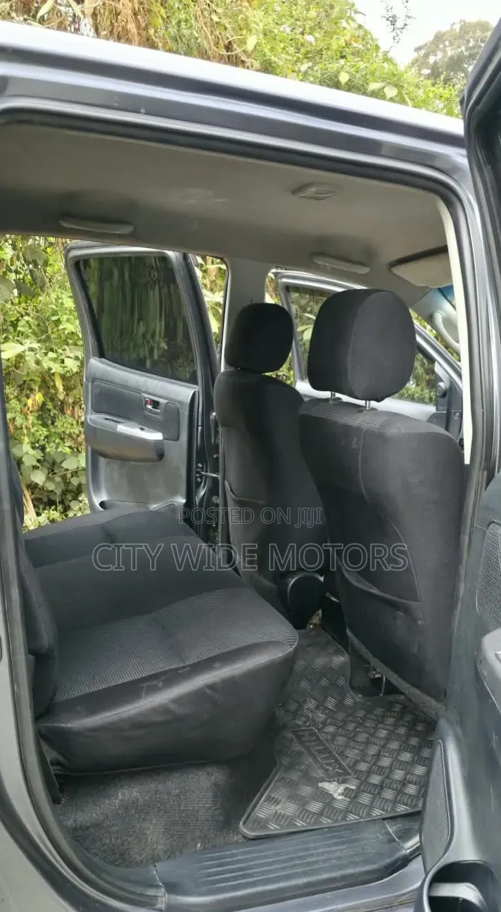 Toyota Hilux 2014 Gray