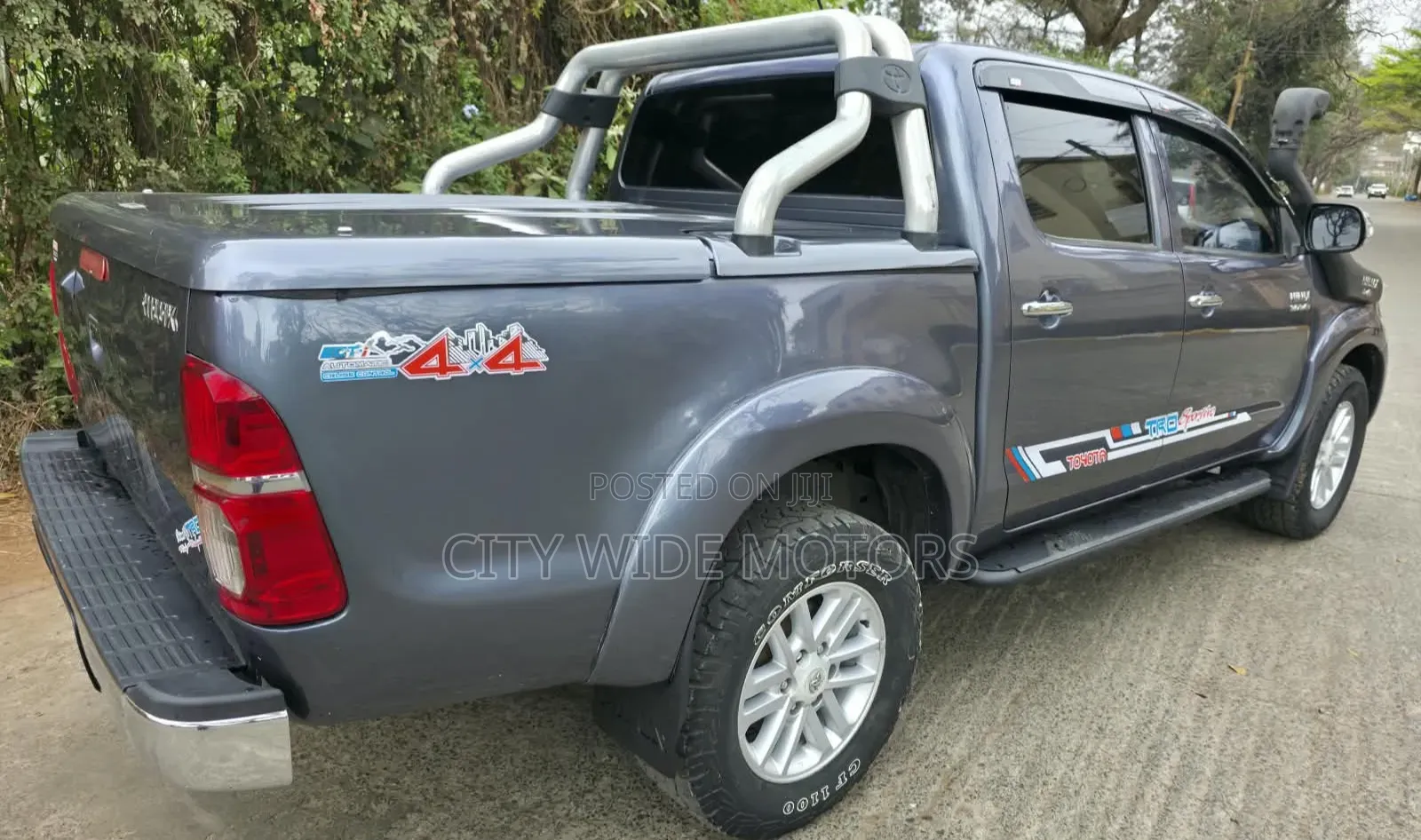 Toyota Hilux 2014 Gray