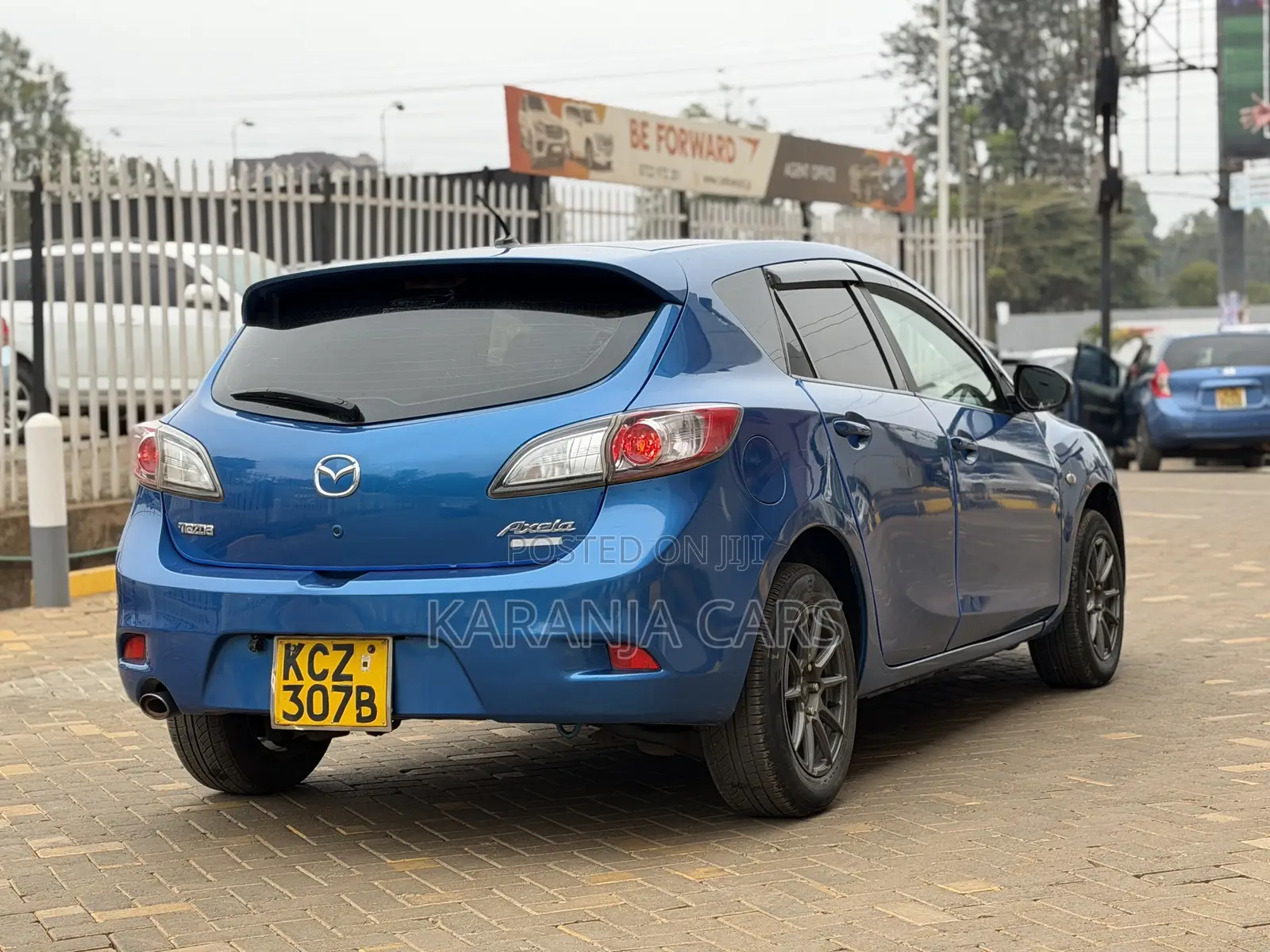 Toyota Vitz 1.5 FWD 5dr 2012 Blue