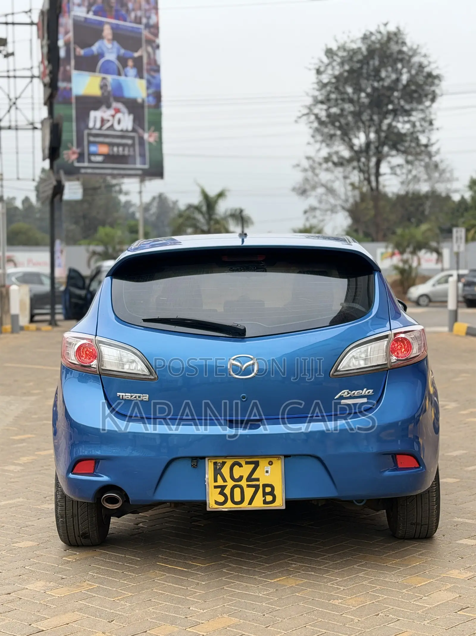 Toyota Vitz 1.5 FWD 5dr 2012 Blue