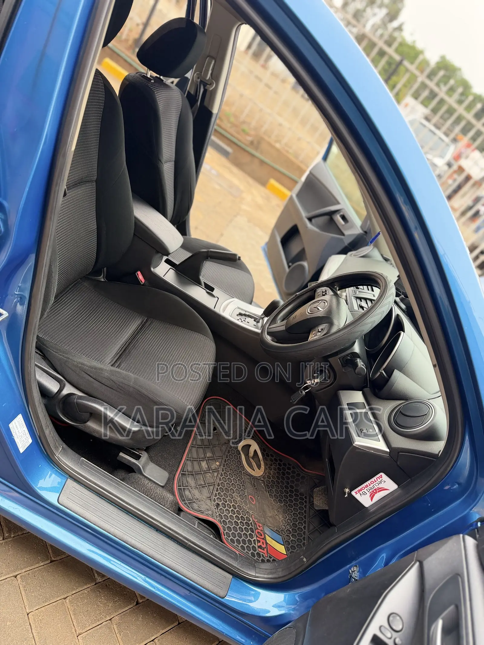 Toyota Vitz 1.5 FWD 5dr 2012 Blue