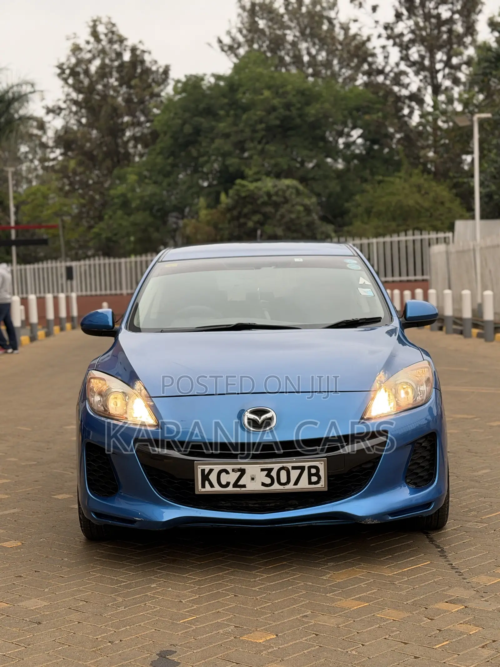 Toyota Vitz 1.5 FWD 5dr 2012 Blue