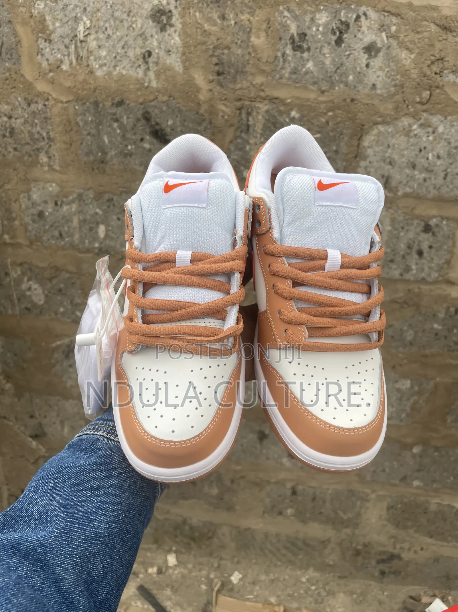 SB Dunk Low Light Cognac Sneakers,