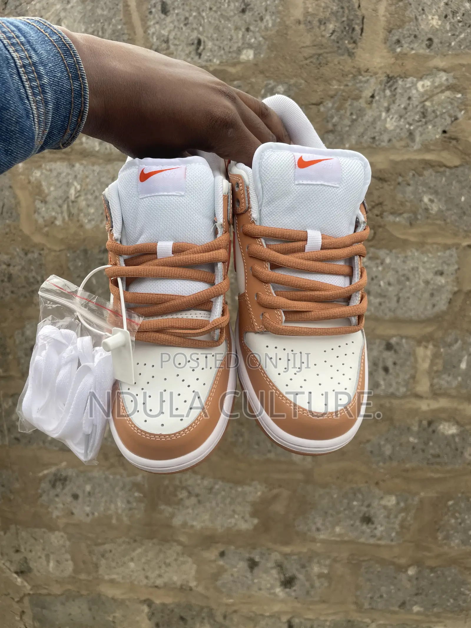 SB Dunk Low Light Cognac Sneakers,