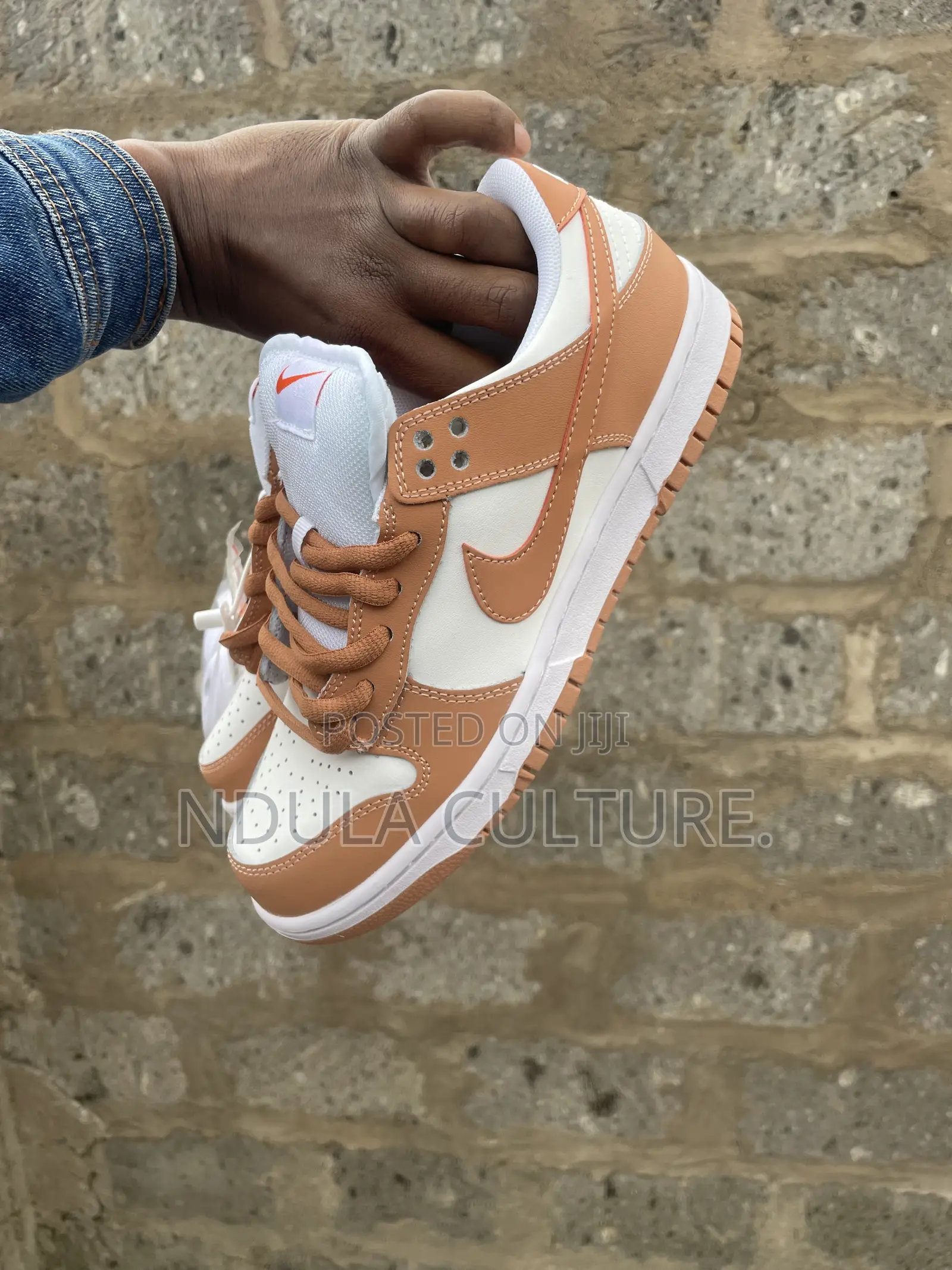 SB Dunk Low Light Cognac Sneakers,
