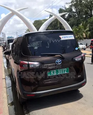Toyota Sienta 2019 Brown