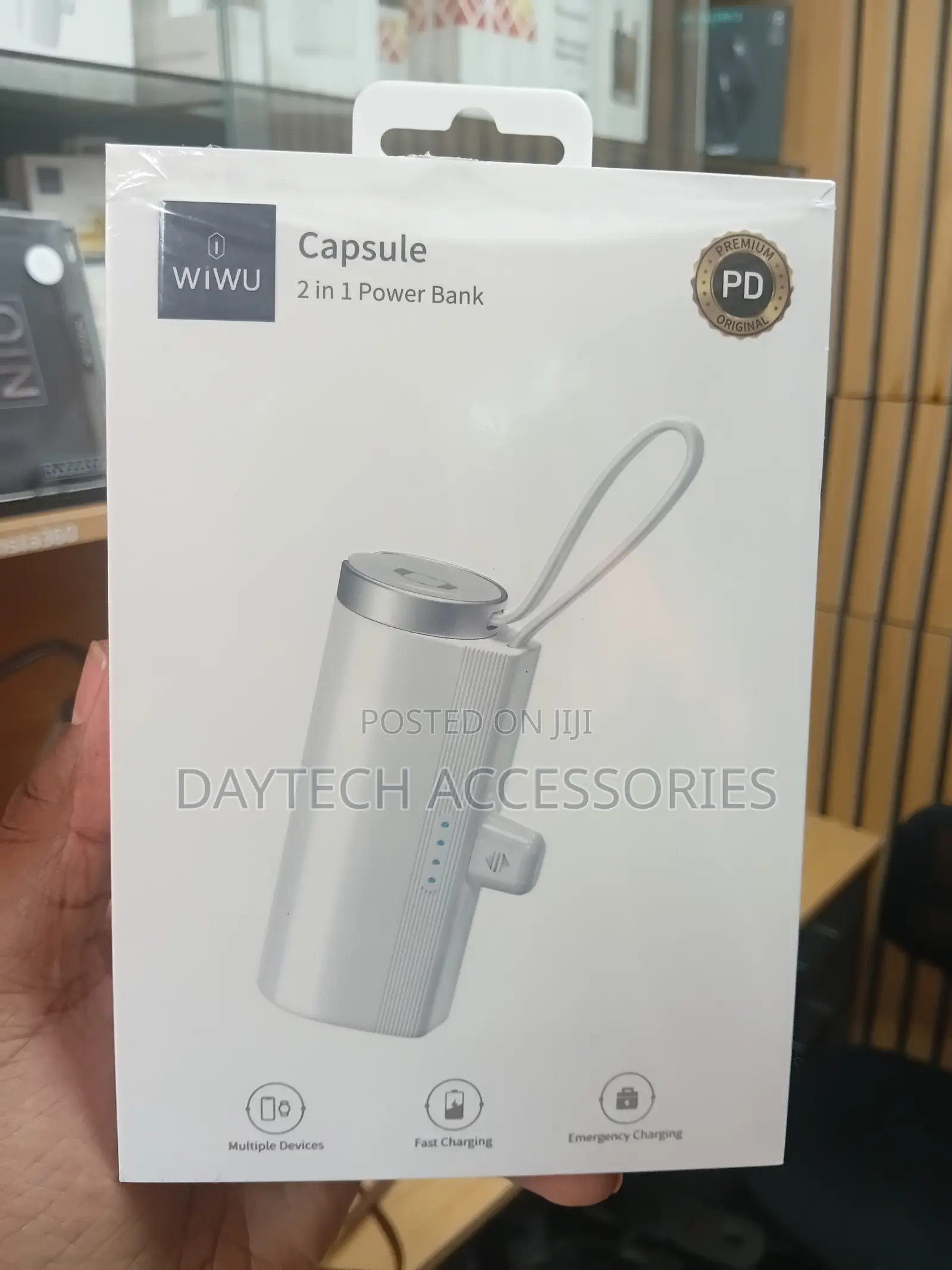 WiWU Wi-W026 2-in-1 Capsule 5000mAh USB-C Power Bank (USB-C) - White