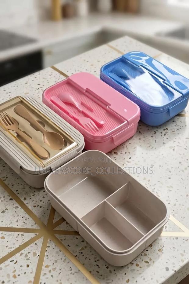 Bento Lunch Box With 3 Compartments With a Double Sided Spoon Folk