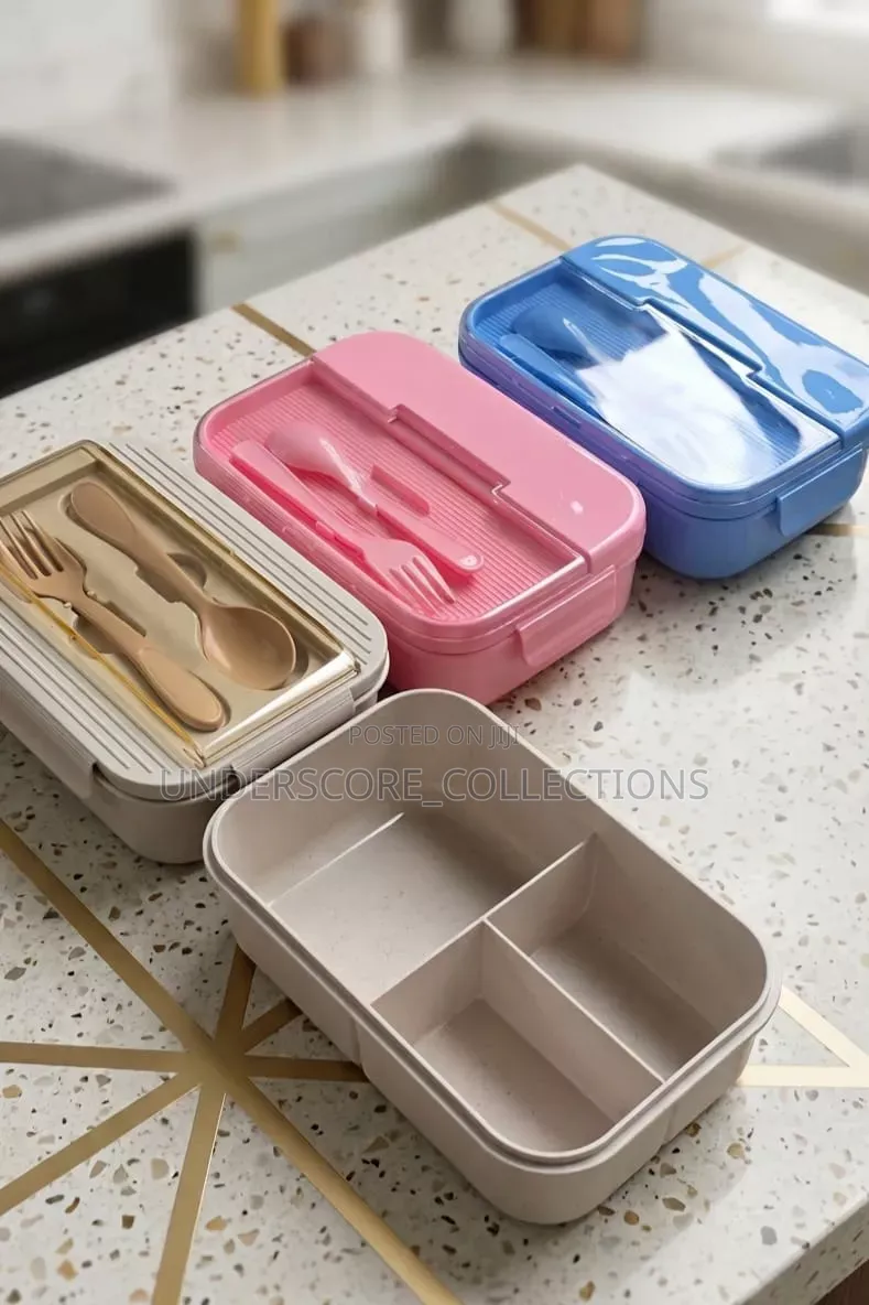 Bento Lunch Box With 3 Compartments With a Double Sided Spoon Folk