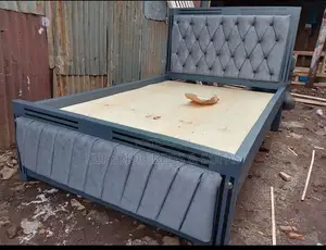5x6 Plush Grey Diamond Tufted Mocket Bed