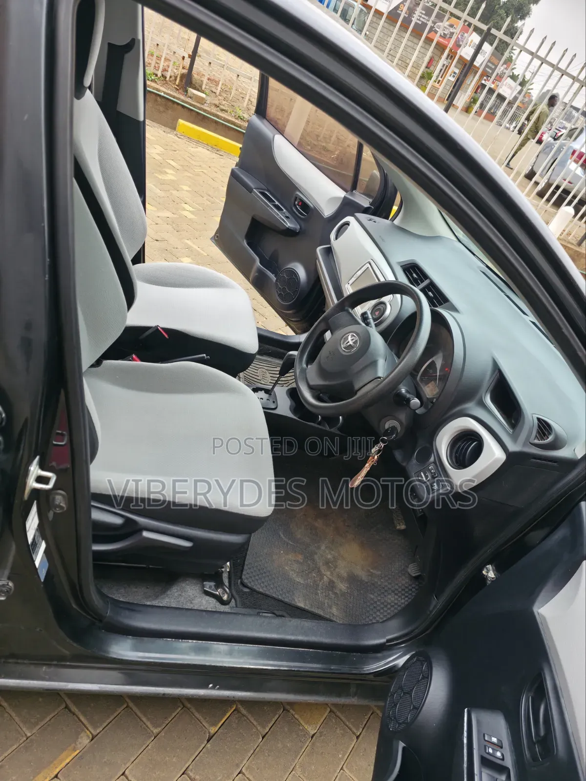 Toyota Vitz 2013 Black