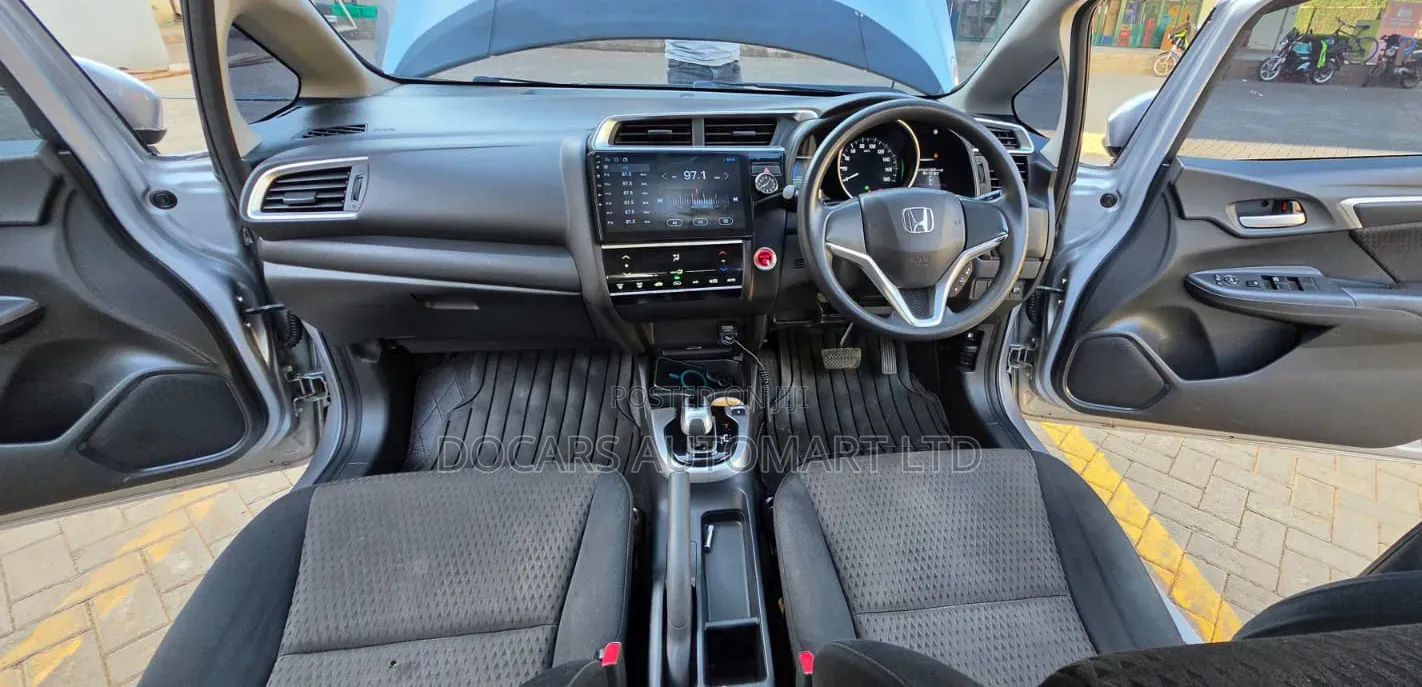 Honda Fit 2017 Silver