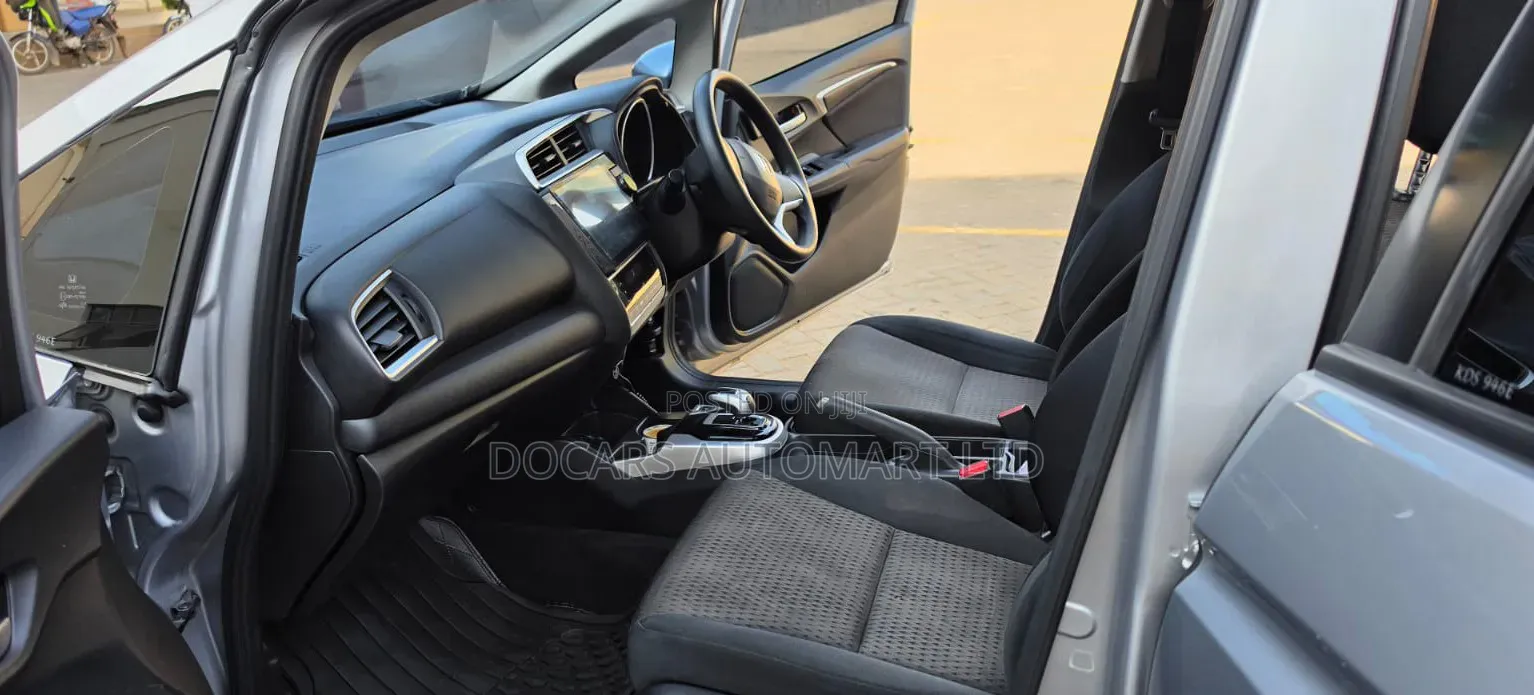 Honda Fit 2017 Silver