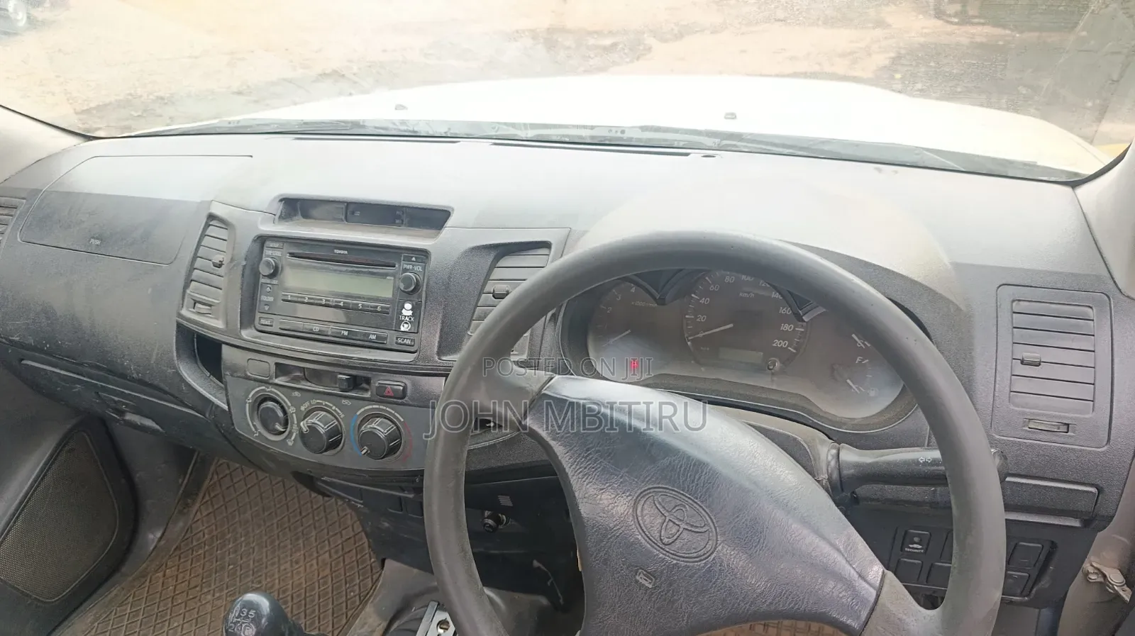 Toyota Hilux 2011 Silver