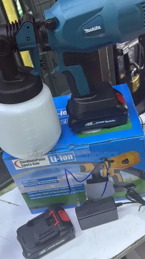 Makita Cordless Paint Sprayer With 2 Li-Ion Batteries - Complete Set