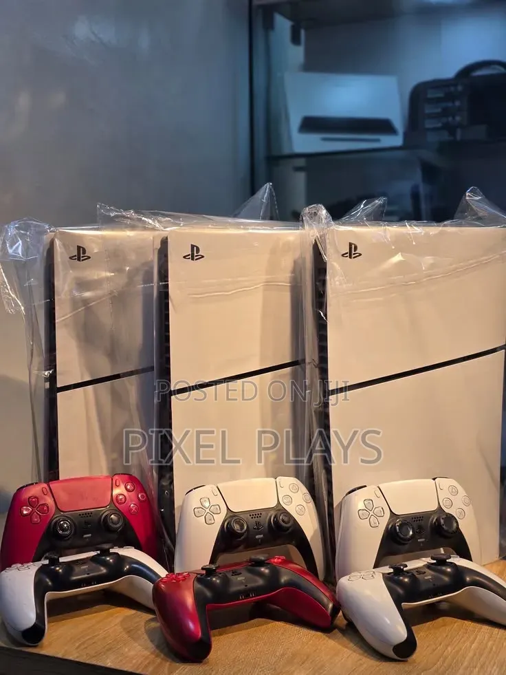 Playstation 5 Slim Ex UK + 2 Pads FC 26