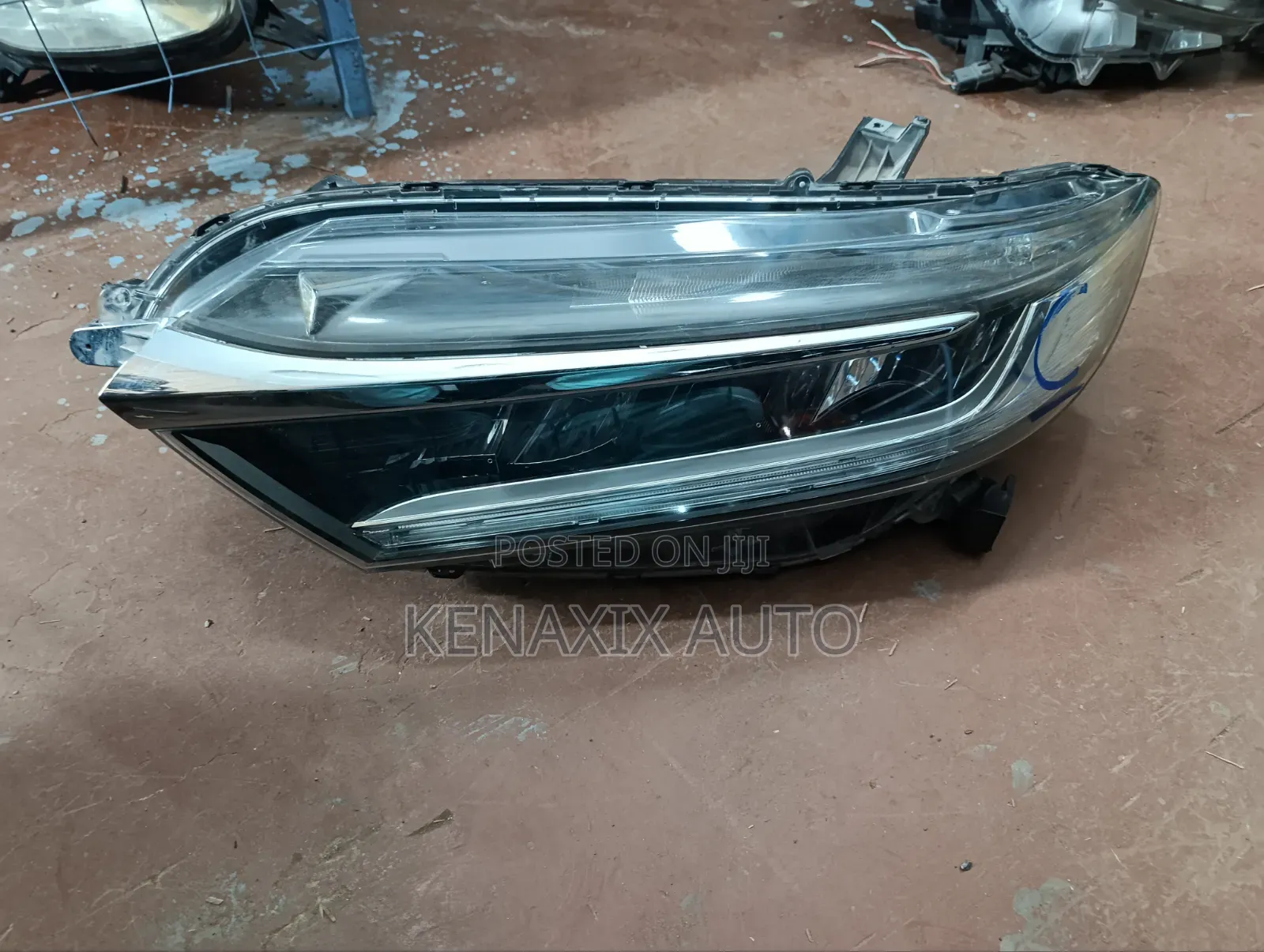 Shuttle 2016-2018 Xenon Headlight