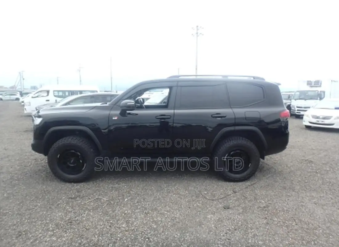Toyota Land Cruiser LC300 2025 Black