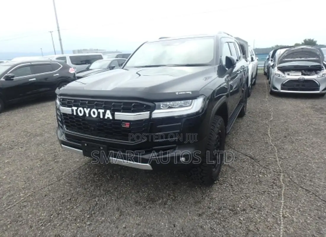 Toyota Land Cruiser LC300 2025 Black