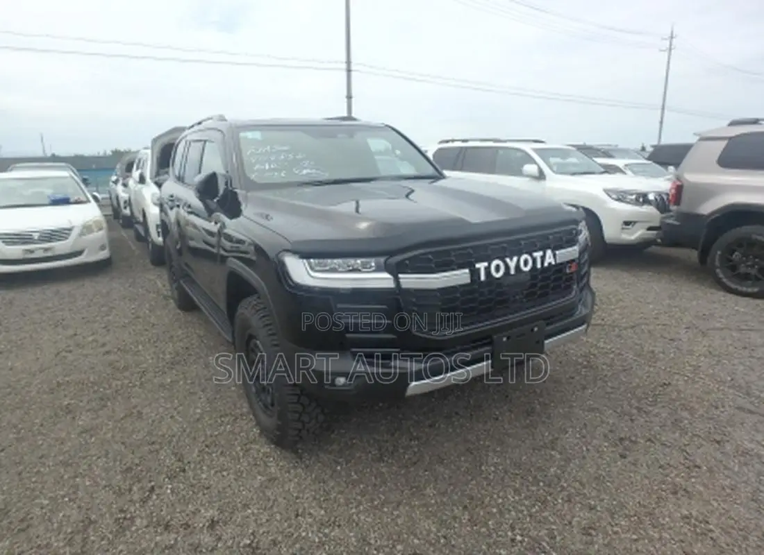Toyota Land Cruiser LC300 2025 Black