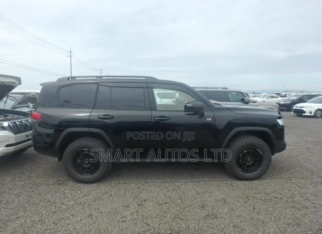 Toyota Land Cruiser LC300 2025 Black