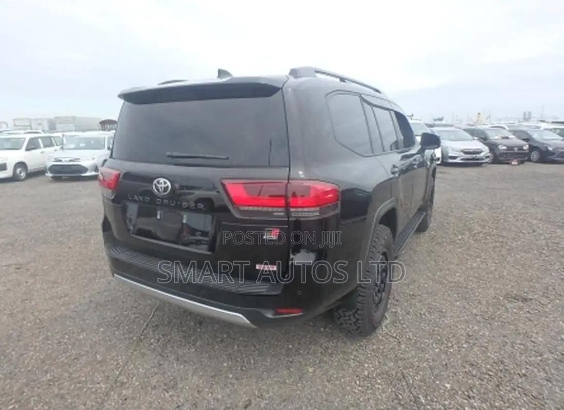Toyota Land Cruiser LC300 2025 Black